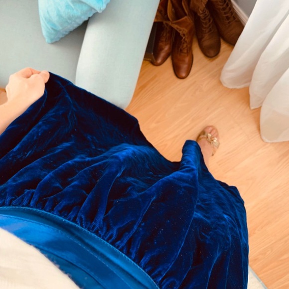 SOLD Jessica’s Gunnies Gunne Sax Blue Velvet Midi Skirt - Picture 3 of 10